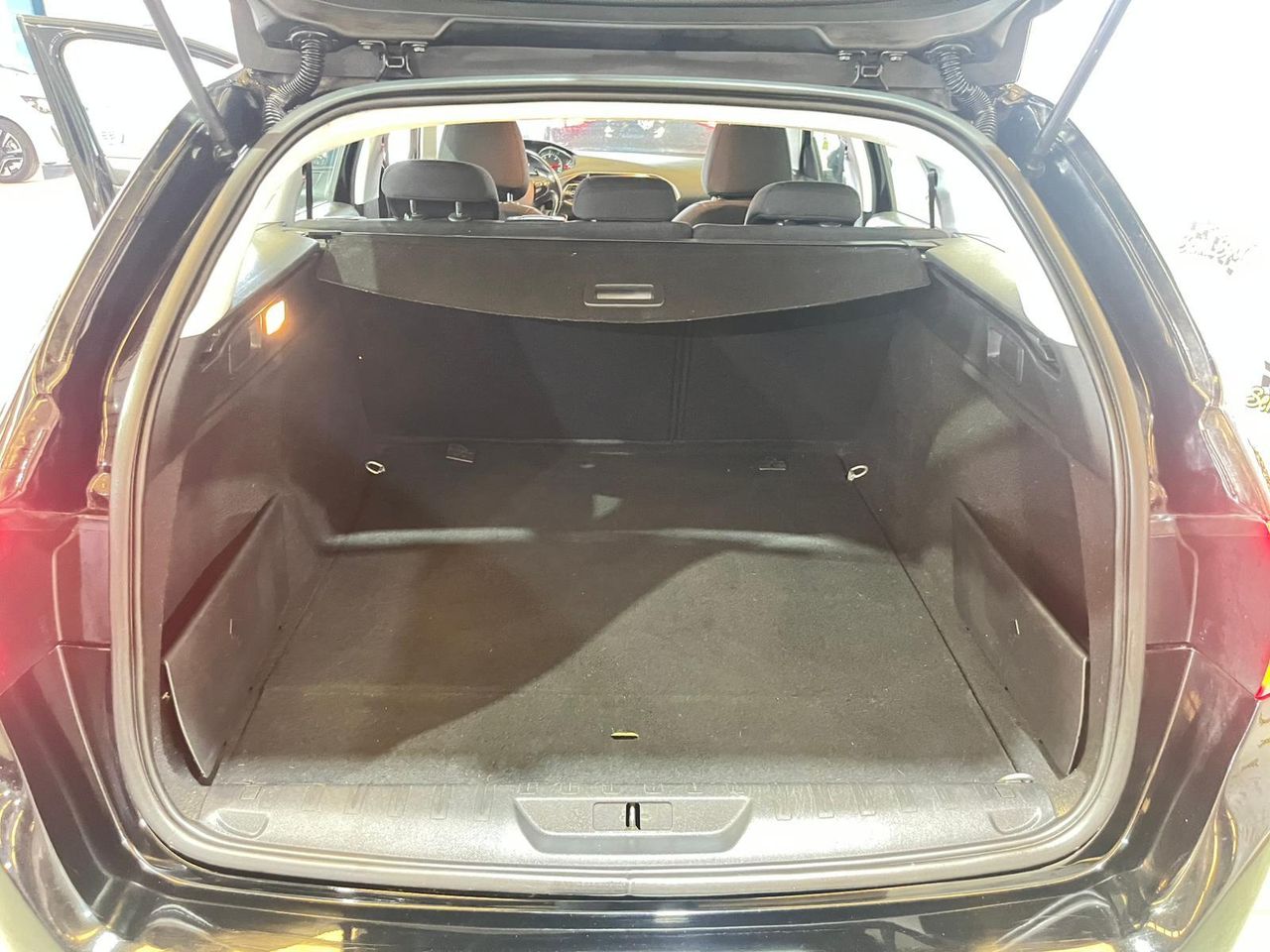 Peugeot 308 SW Active 1.6 BlueHDi 88KW (120CV) - Foto 27