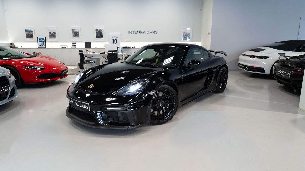 Porsche 718 CAYMAN GT4