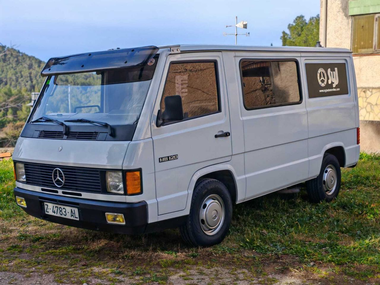 Mercedes 100D ES UNA MB 120
