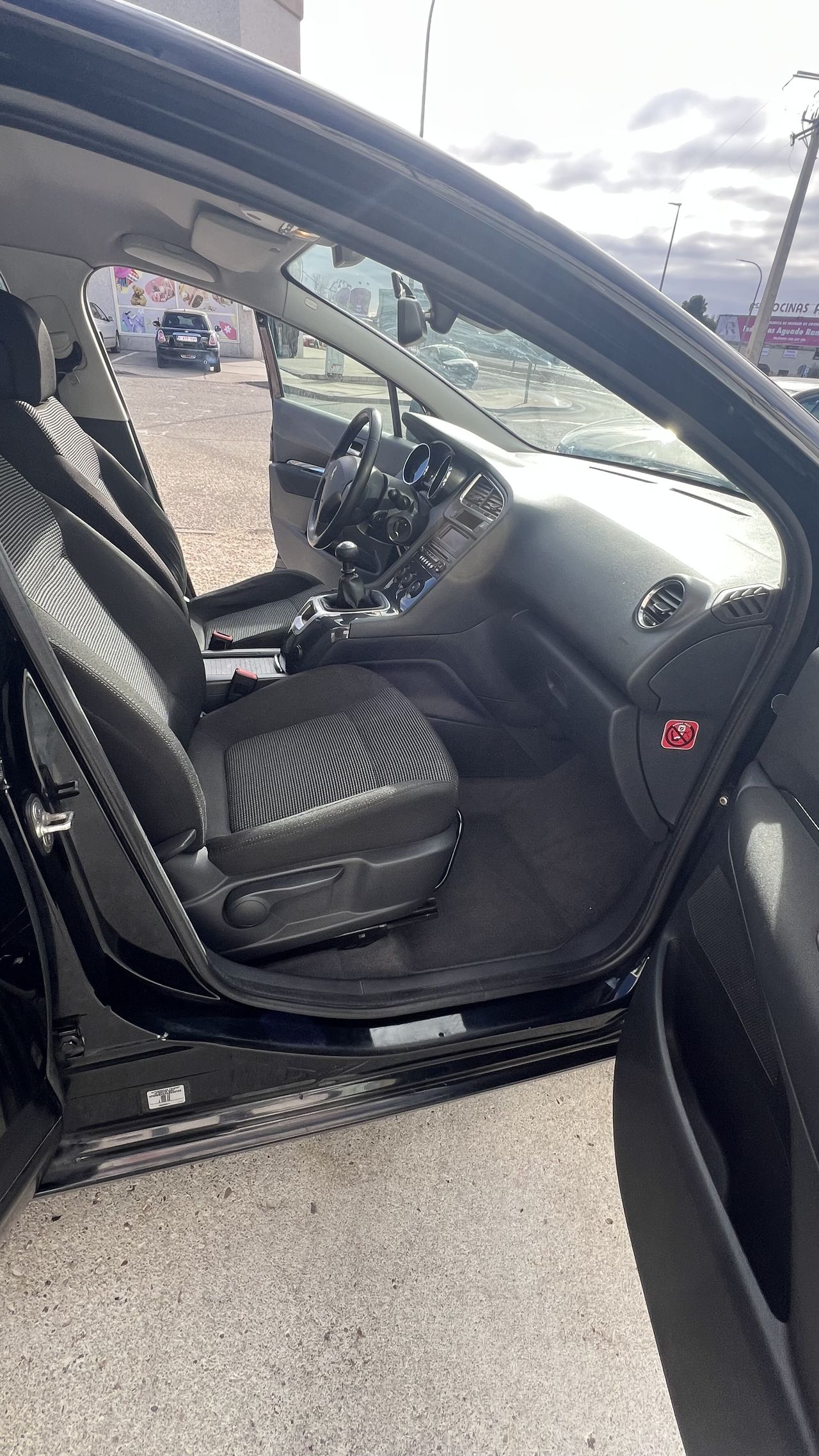 Peugeot 5008 1.6 HDI 112 FAP 7 plazas - foto 12