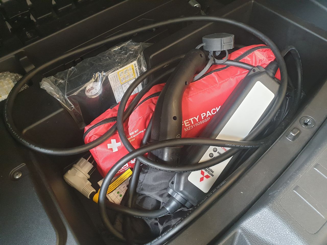 Mitsubishi Eclipse Cross 2.4 Phev Kaiteki Auto 4WD  - Foto 16