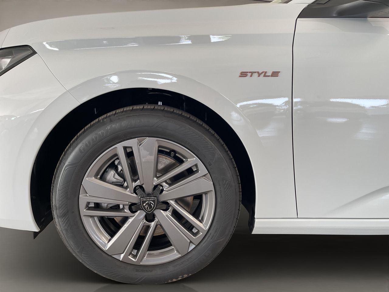 Peugeot 308 5P Style BlueHDi 130 S&S EAT8 - foto 13