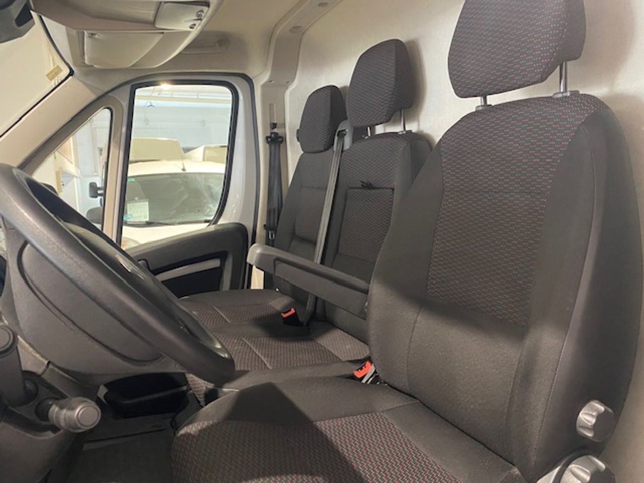 Citroën Jumper Furgon 35 L3H2 BlueHDi 103KW 140CV - GARANTIA FÁBRICA 09/2025 - Foto 33