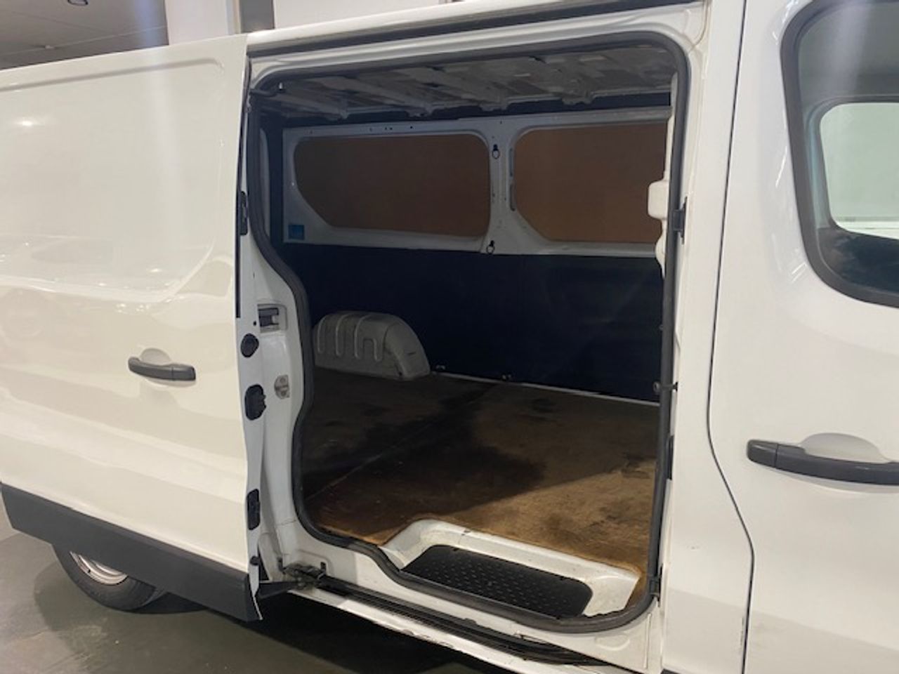 Nissan NV300 Furgón 2.0dCi L2H1 1.2T Comfort 120cv - GARANTIA FÁBRICA 03/2025 - Foto 12