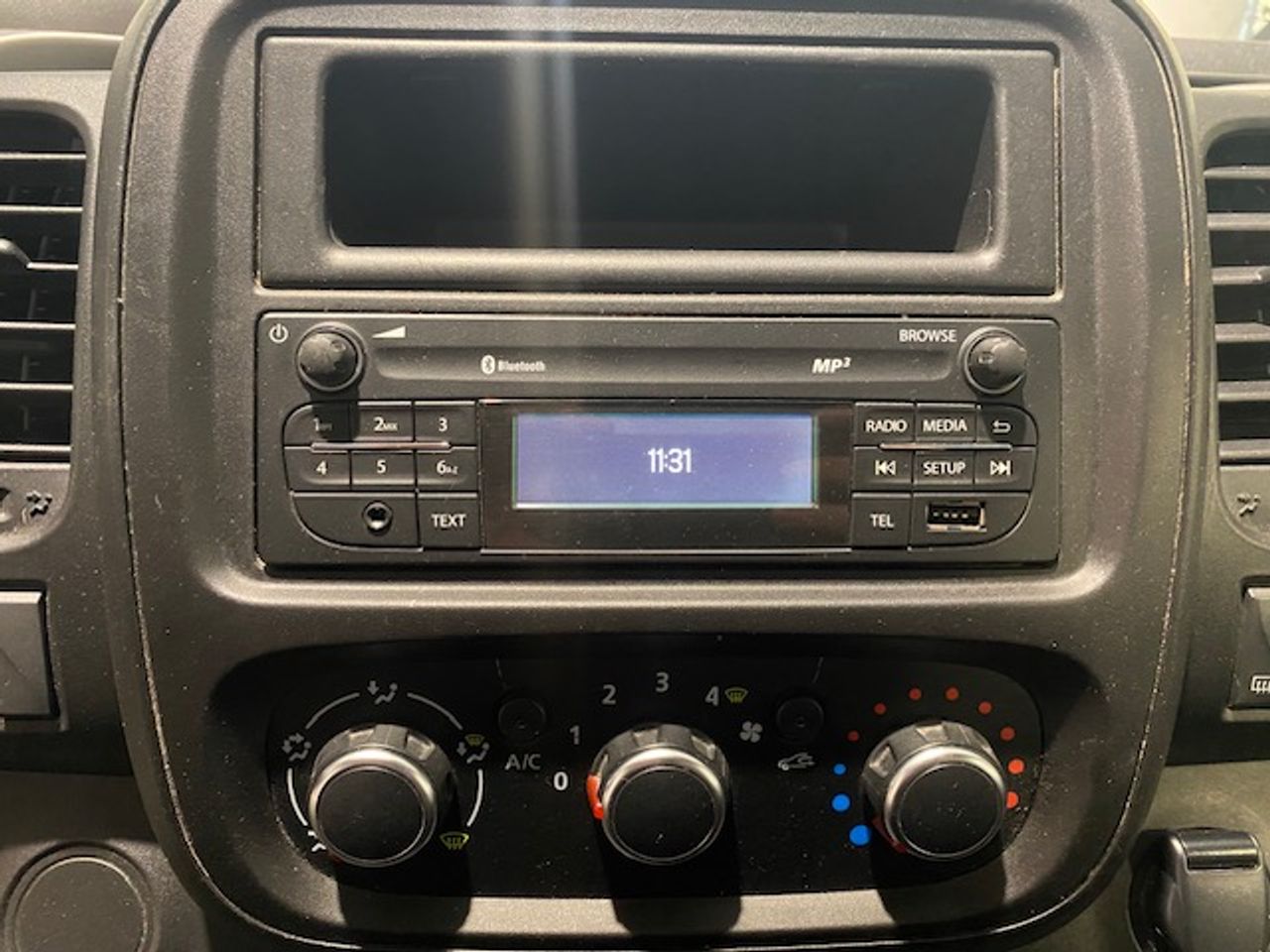 Nissan NV300 Furgón 2.0dCi L2H1 1.2T Comfort 120cv - GARANTIA FÁBRICA 03/2025 - Foto 16