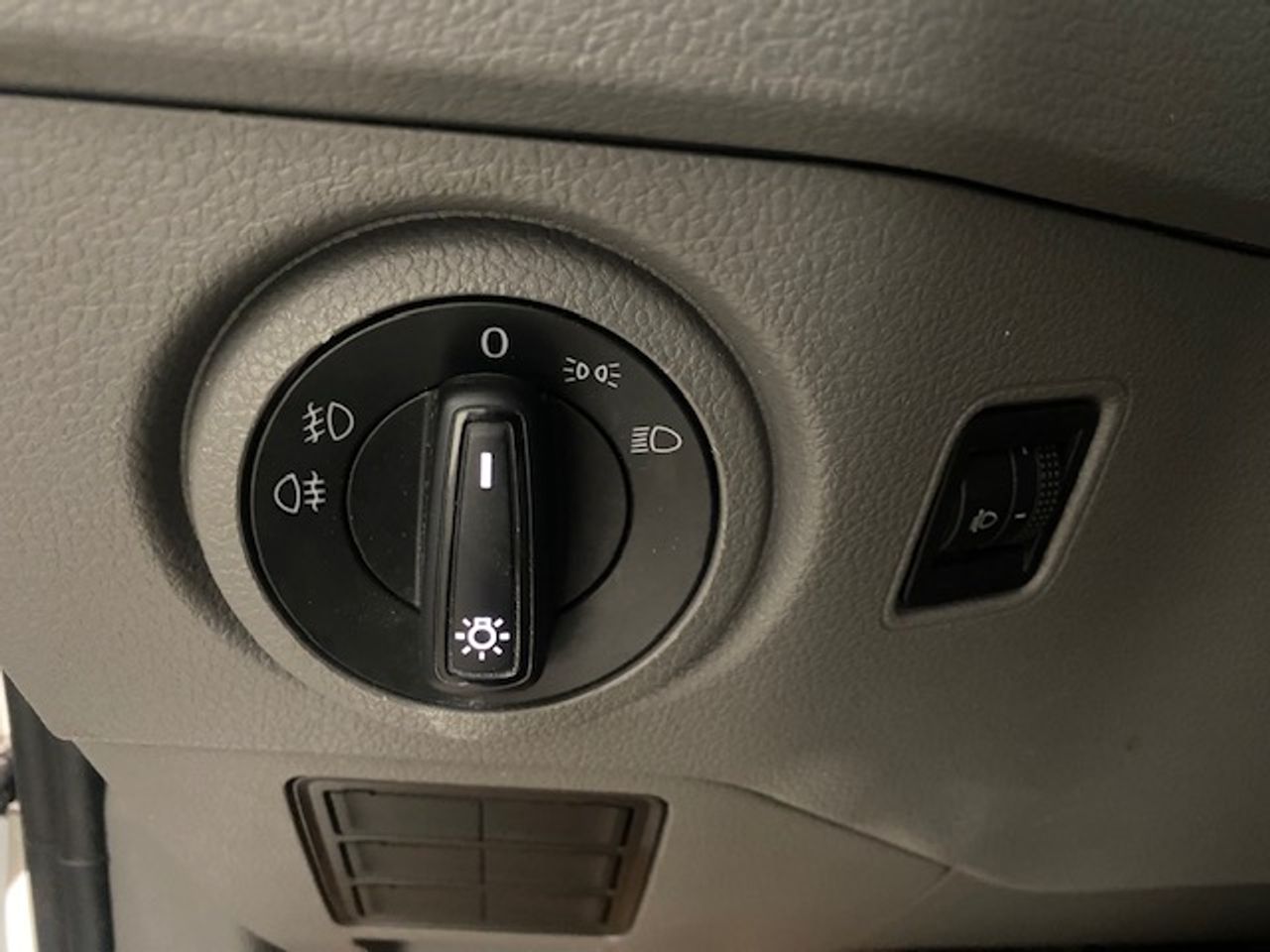 Volkswagen Crafter 35 Furgon BL TA L4H3 2.0TDI 130kW 177CV - GARANTIA FÁBRICA 03/2026 - Foto 26