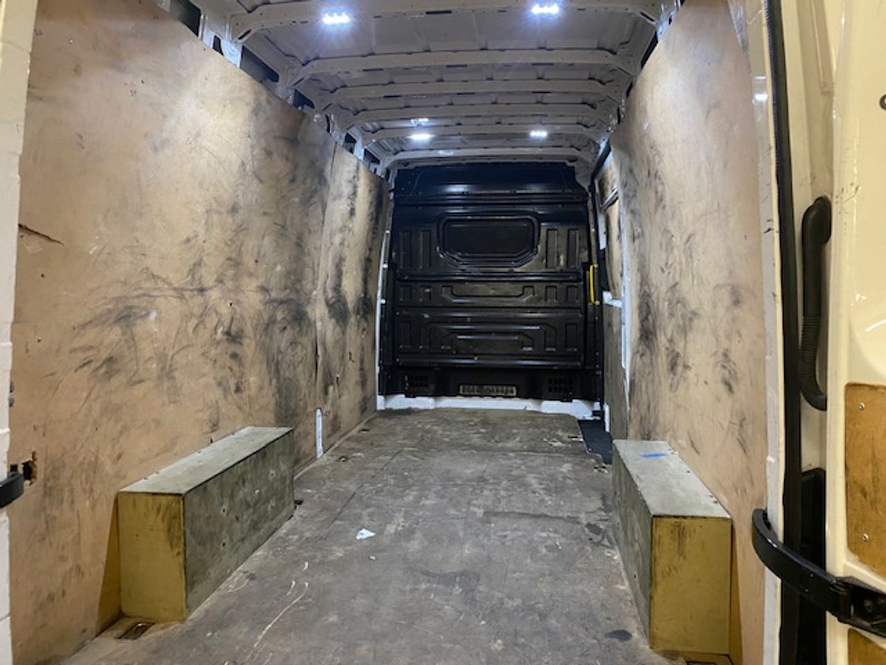 Volkswagen Crafter 35 Furgon BL TA L4H3 2.0TDI 130kW 177CV - GARANTIA FÁBRICA 03/2026 - Foto 11