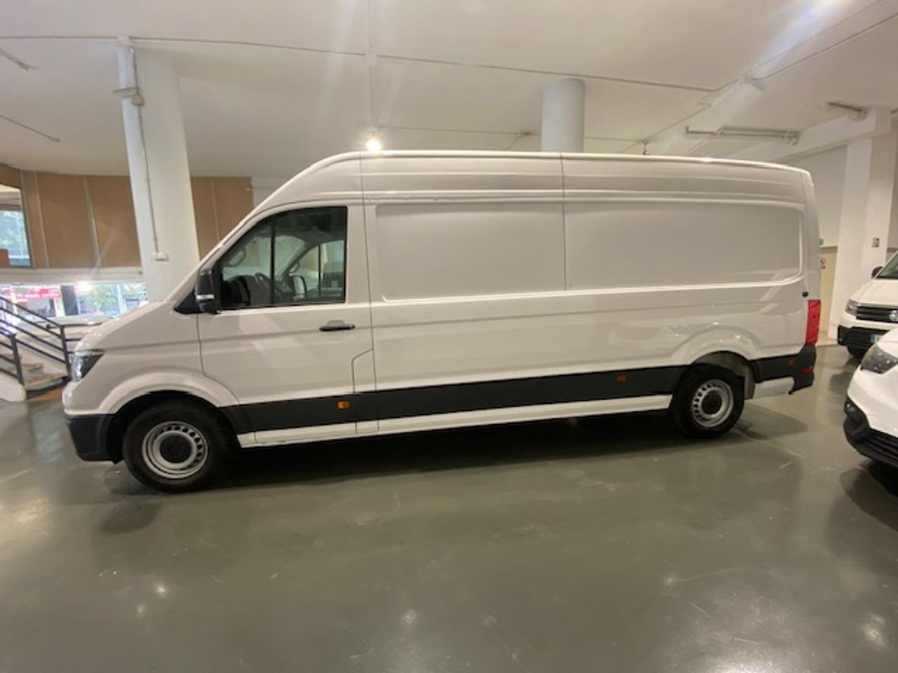 Volkswagen Crafter 35 Furgon BL TA L4H3 2.0TDI 130kW 177CV - GARANTIA FÁBRICA 03/2026 - Foto 6