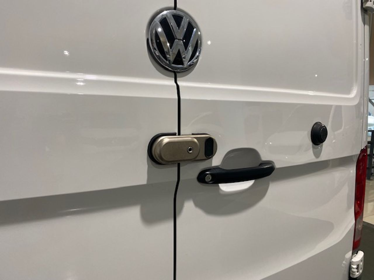 Volkswagen Crafter 35 Furgon BL TA L4H3 2.0TDI 103kW 140CV - GARANTIA FÁBRICA 07/2026 - Foto 9