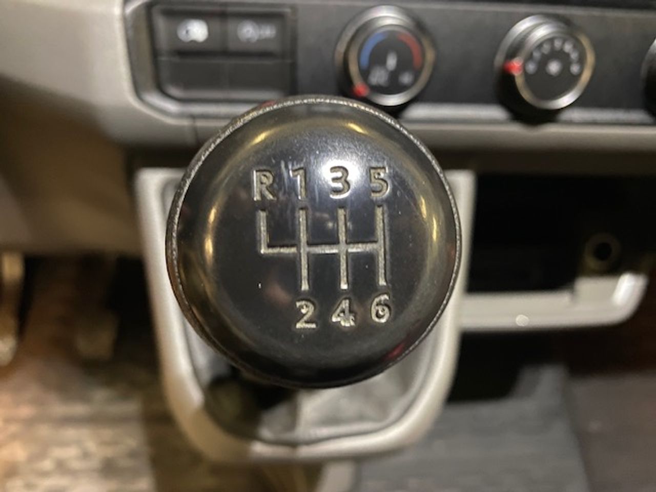 Volkswagen Crafter 35 Furgon BL TA L4H3 2.0TDI 103kW 140CV - GARANTIA FÁBRICA 07/2026 - Foto 23