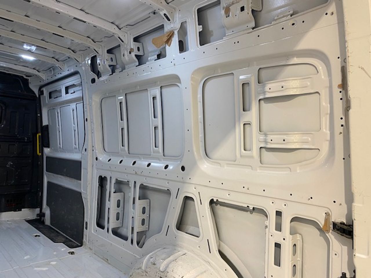 Volkswagen Crafter 35 Furgon BL TA L4H3 2.0TDI 103kW 140CV - GARANTIA FÁBRICA 07/2026 - Foto 16