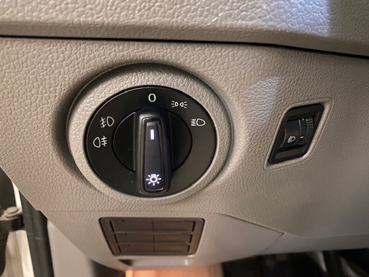 Volkswagen Crafter 35 Furgon BL TA L4H3 2.0TDI 103kW 140CV - GARANTIA FÁBRICA 07/2026 - Foto 26