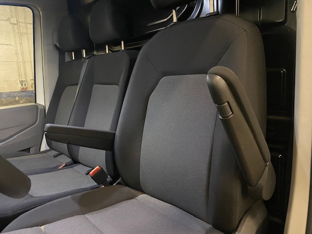 Volkswagen Crafter 35 Furgon BL TA L4H3 2.0TDI 103kW 140CV - GARANTIA FÁBRICA 07/2026 - Foto 28