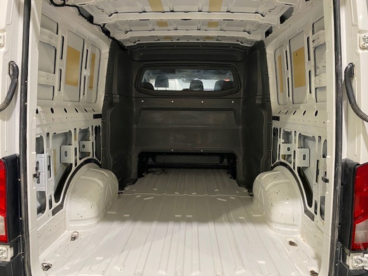 Volkswagen Crafter 35 Furgon BM TN L3H2 2.0TDI 103kW140CV - GARANTIA FÁBRICA 07/2026 - Foto 13