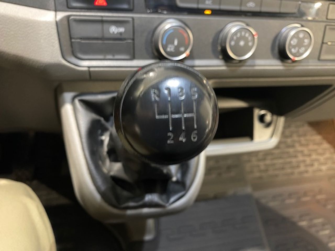 Volkswagen Crafter Crafter Ch. Cb. 2.0TDI SCR RWD 35 BL L4 103kW - GARANTIA MECANICA - Foto 28