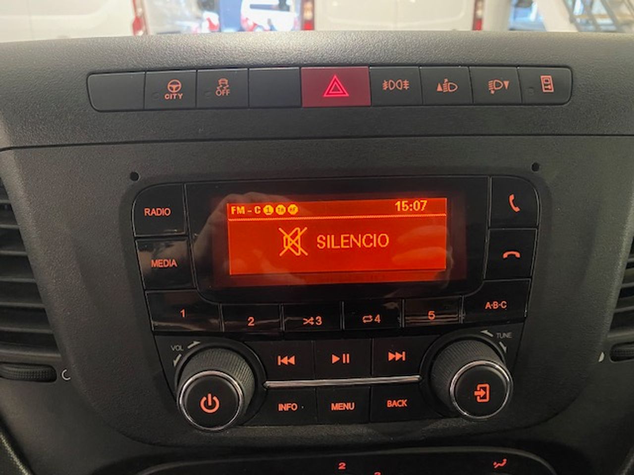 Iveco Daily Furgón 35S12 V 3520L H2 12.0 120cv - GARANTIA MECANICA - Foto 16