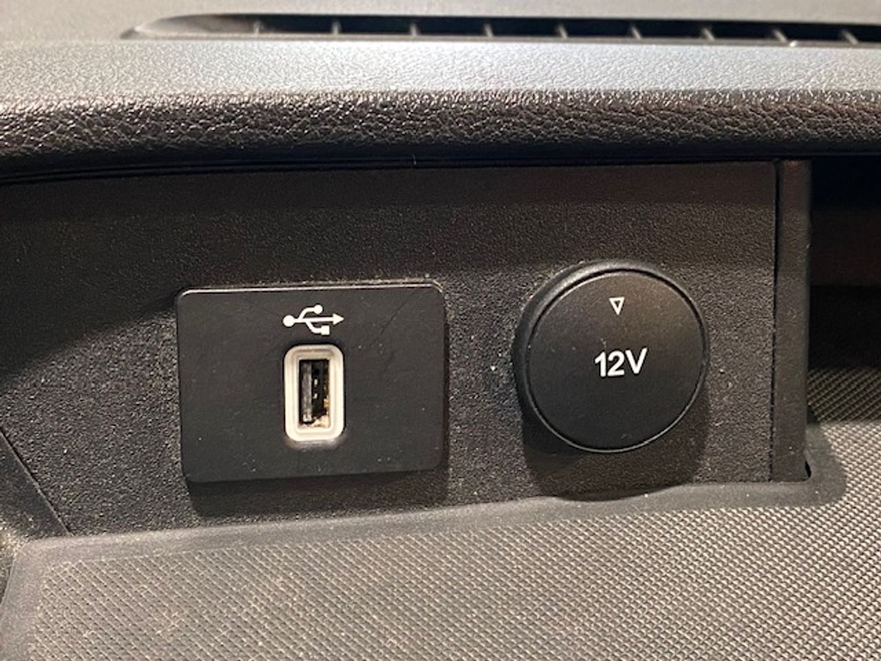 Ford Transit Custom Kombi 2.0 TDCI 320 L1 Trend - GARANTIA FÁBRICA 08/2026 - Foto 28