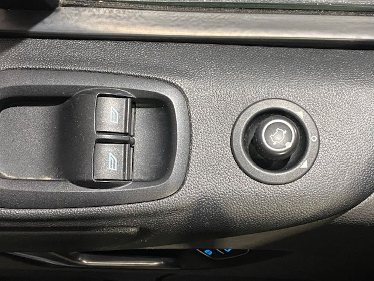 Ford Transit Custom Kombi 2.0 TDCI 320 L1 Trend - GARANTIA FÁBRICA 08/2026 - Foto 32