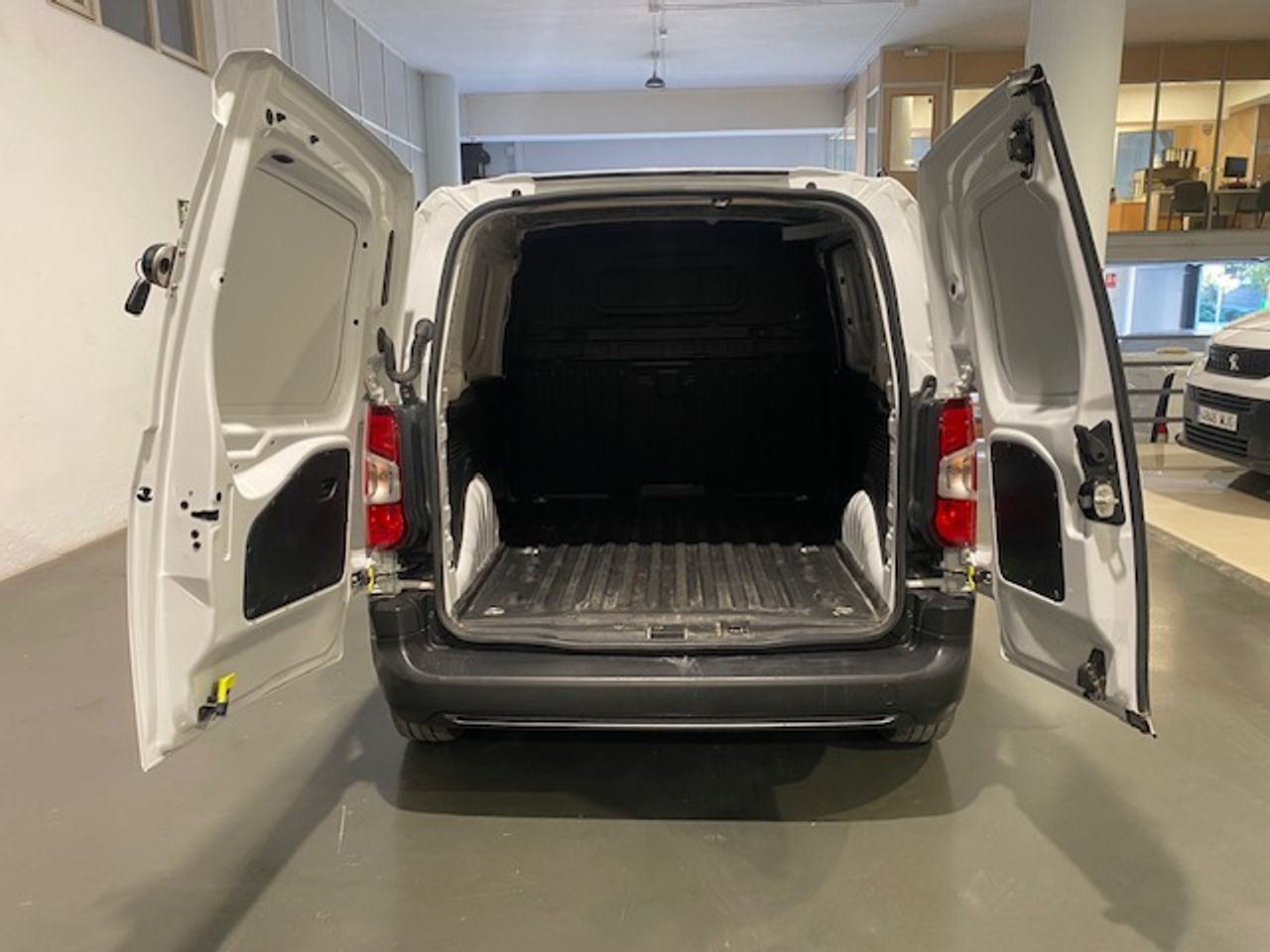 Peugeot Partner Standard 600kg BlueHDi 73kW - Foto 10