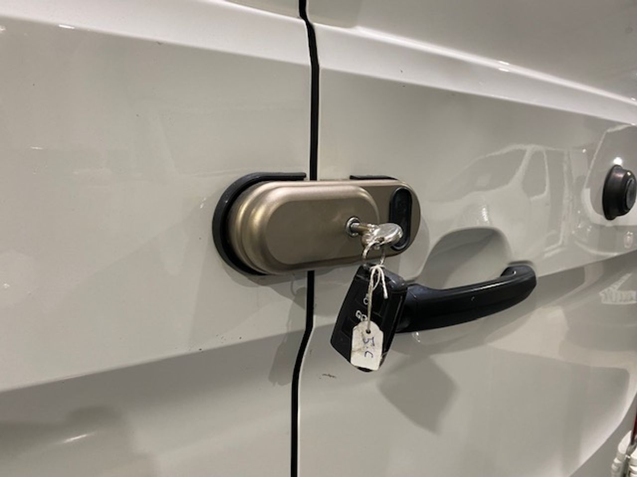 Volkswagen Crafter 35 Furgon BL TA L4H3 2.0TDI 103kW 140CV - GARANTIA FÁBRICA 07/2026 - Foto 9