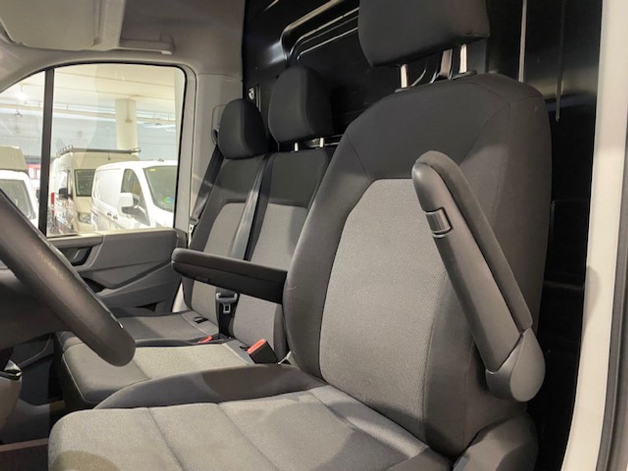 Volkswagen Crafter 35 Furgon BL TA L4H3 2.0TDI 103kW 140CV - GARANTIA FÁBRICA 07/2026 - Foto 32