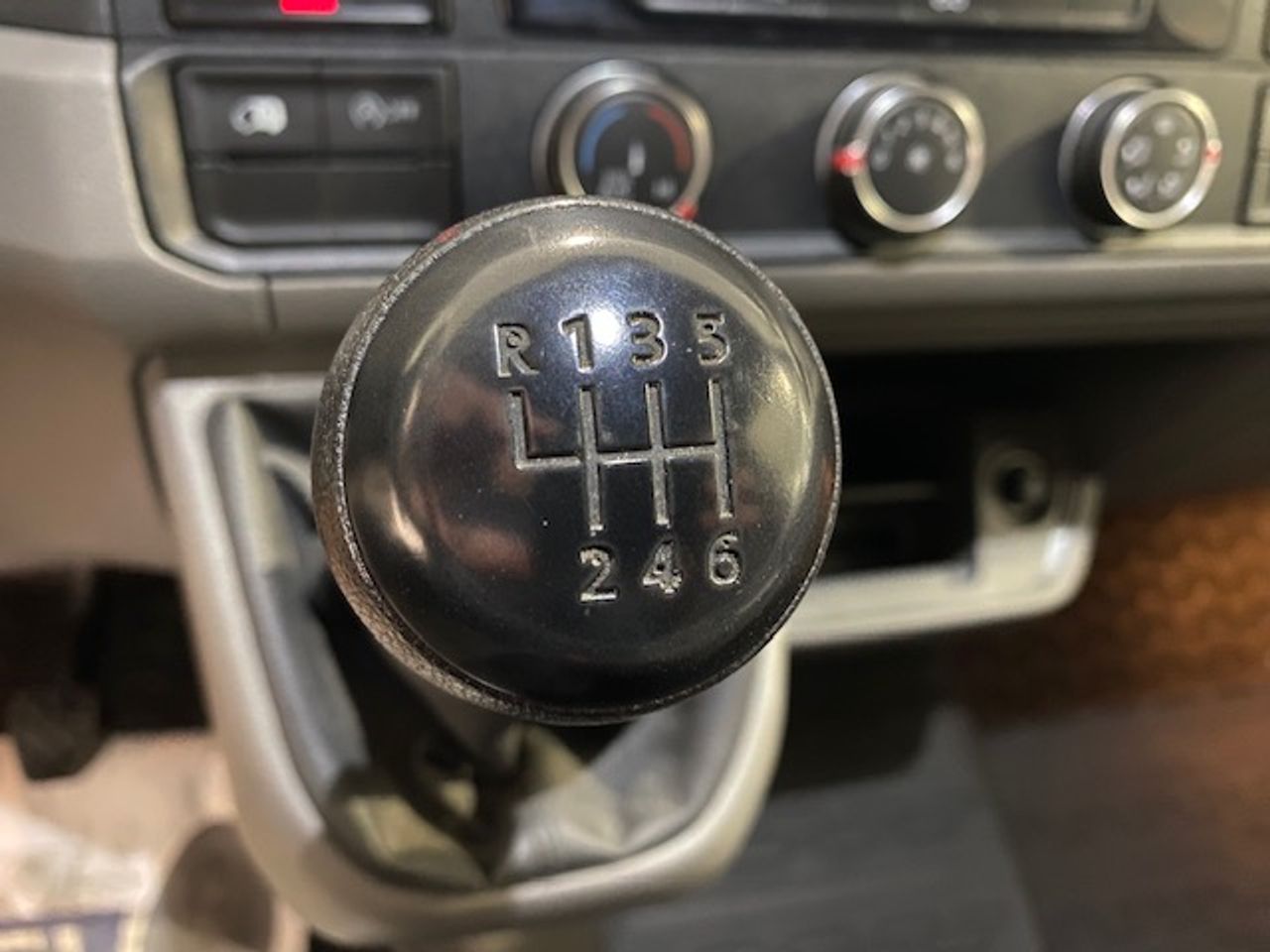 Volkswagen Crafter 35 Furgon BL TA L4H3 2.0TDI 103kW 140CV - GARANTIA FÁBRICA 07/2026 - Foto 25