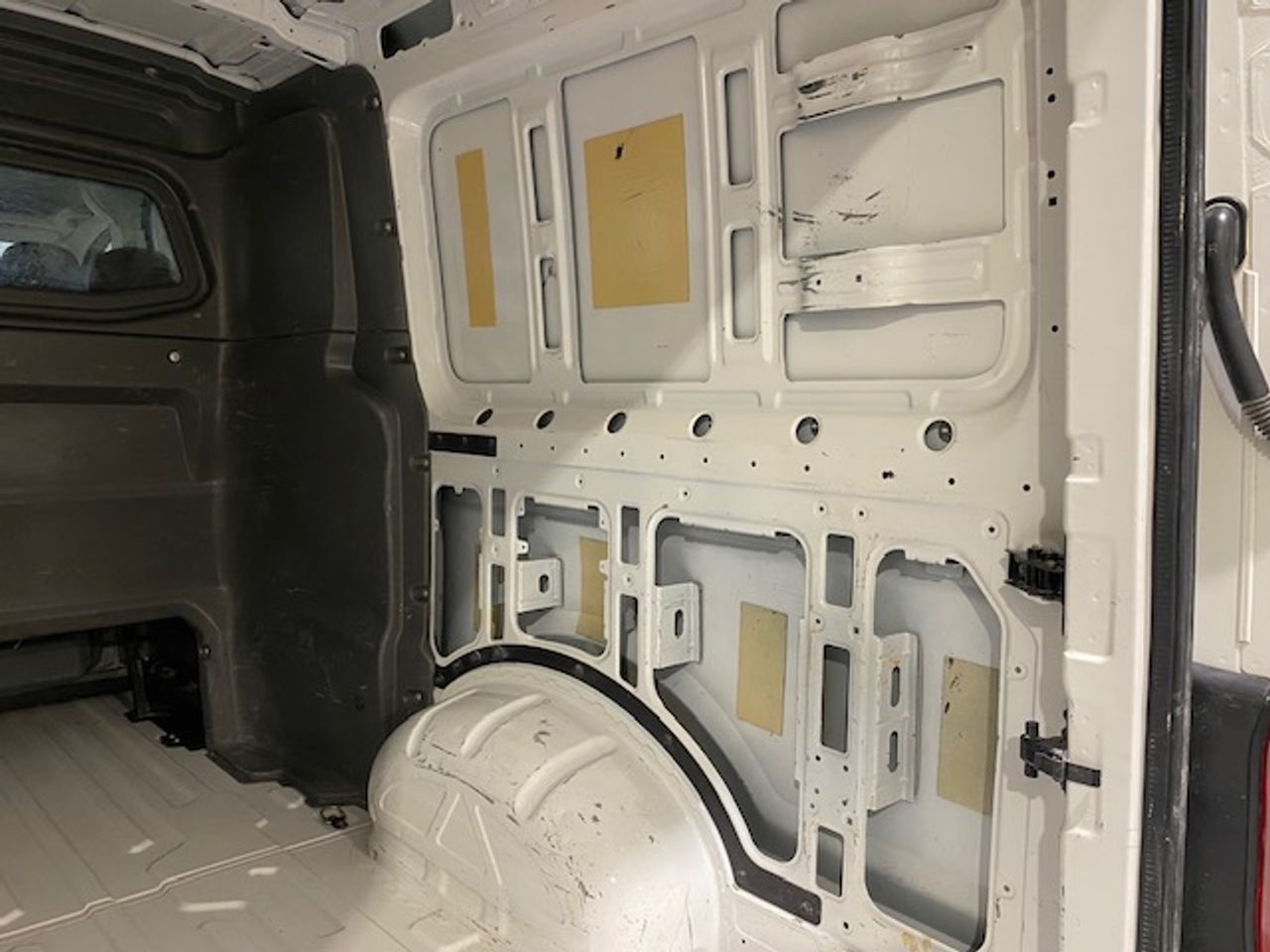 Volkswagen Crafter 35 Furgon BM TN L3H2 2.0TDI 103kW140CV - GARANTIA FÁBRICA 07/2026 - Foto 16