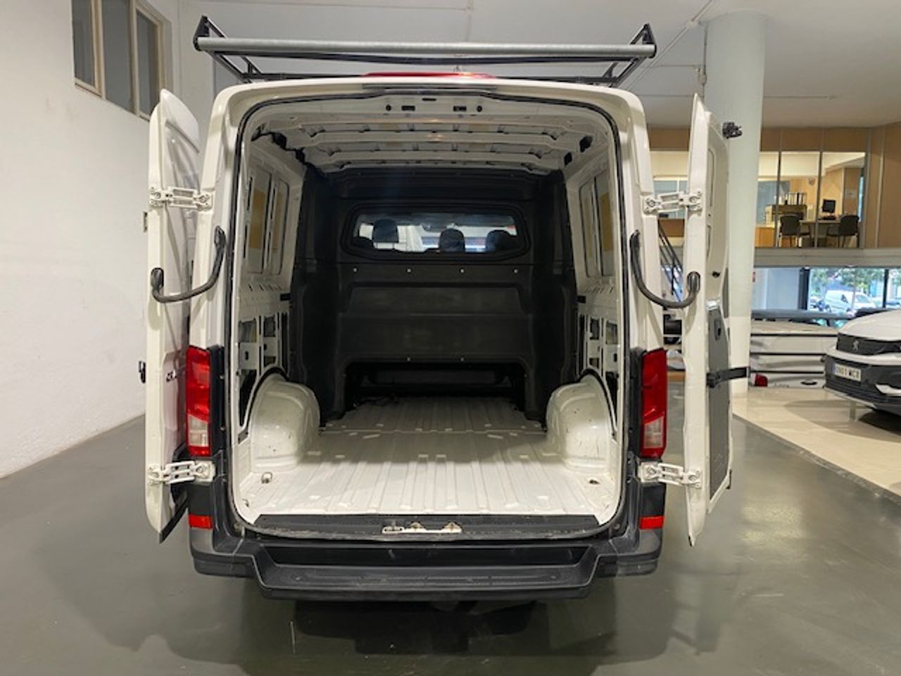 Volkswagen Crafter 35 Furgon BM TN L3H2 2.0TDI 103kW140CV - GARANTIA FÁBRICA 07/2026 - Foto 11