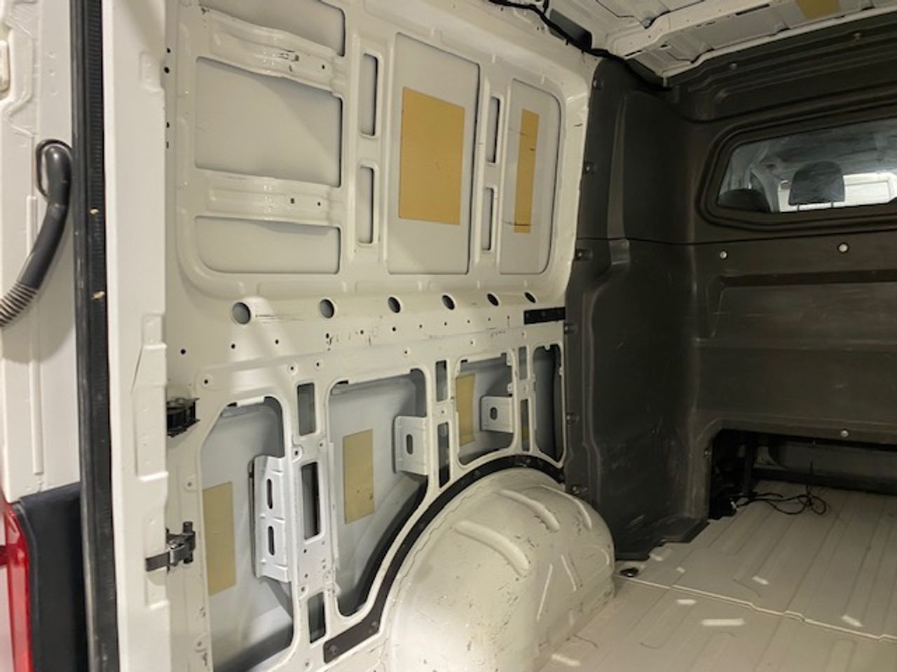 Volkswagen Crafter 35 Furgon BM TN L3H2 2.0TDI 103kW140CV - GARANTIA FÁBRICA 07/2026 - Foto 14