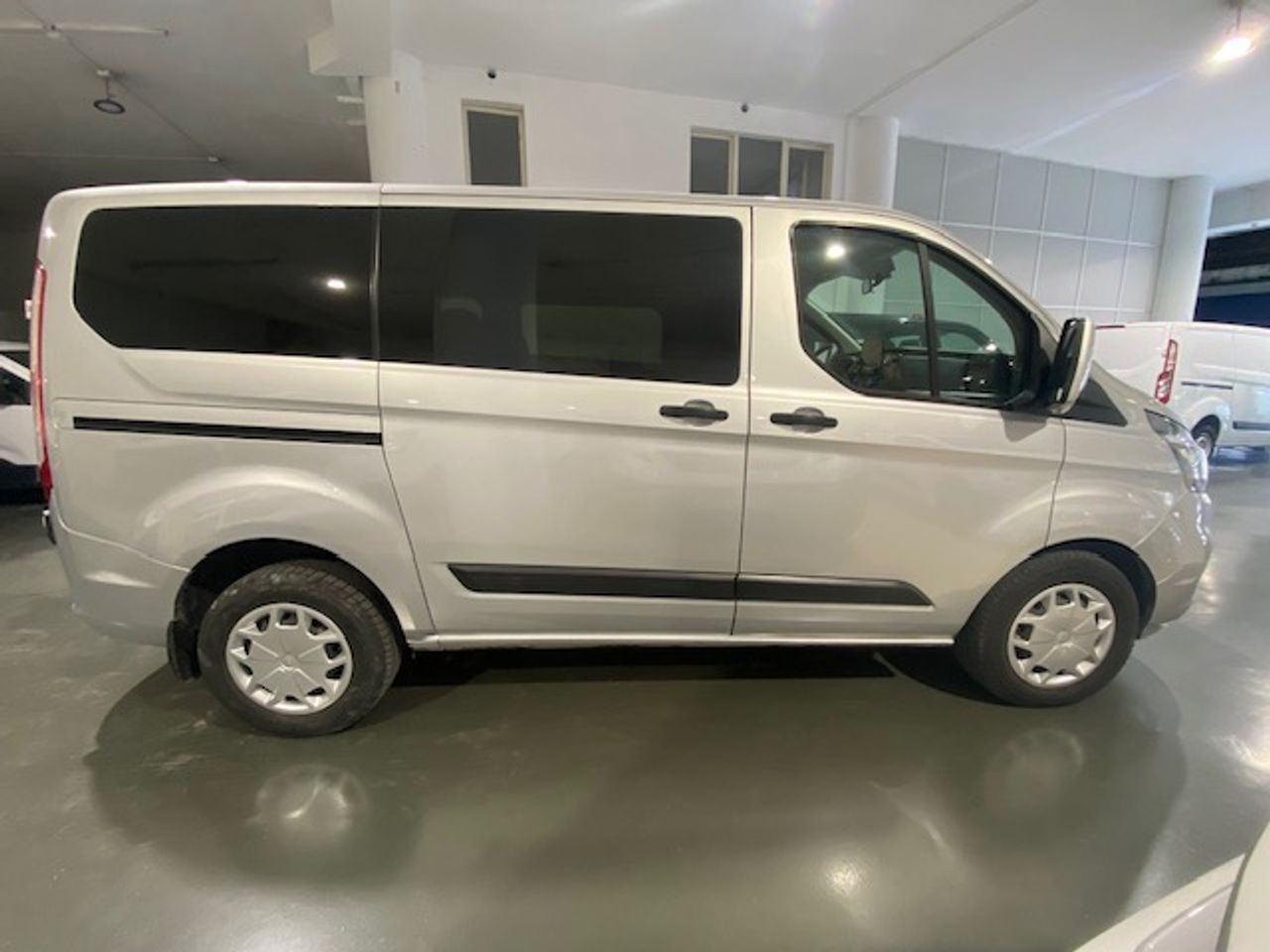 Ford Transit Custom Kombi 2.0 TDCI 320 L1 Trend - GARANTIA FÁBRICA 08/2026 - Foto 5