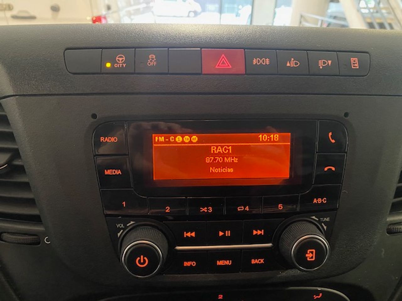 Iveco Daily Furgón 35S12 V 3520L H2 12.0 120cv - GARANTIA MECANICA - Foto 16