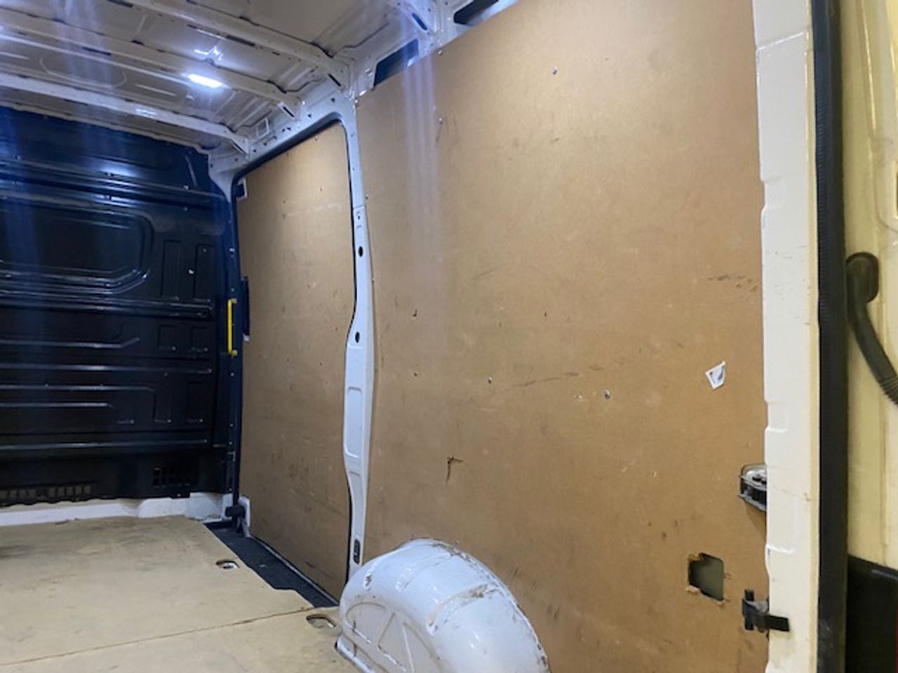 Volkswagen Crafter 35 Furgon BM TA L3H3 2.0TDI 103kW140CV - GARANTIA MECANICA - Foto 14