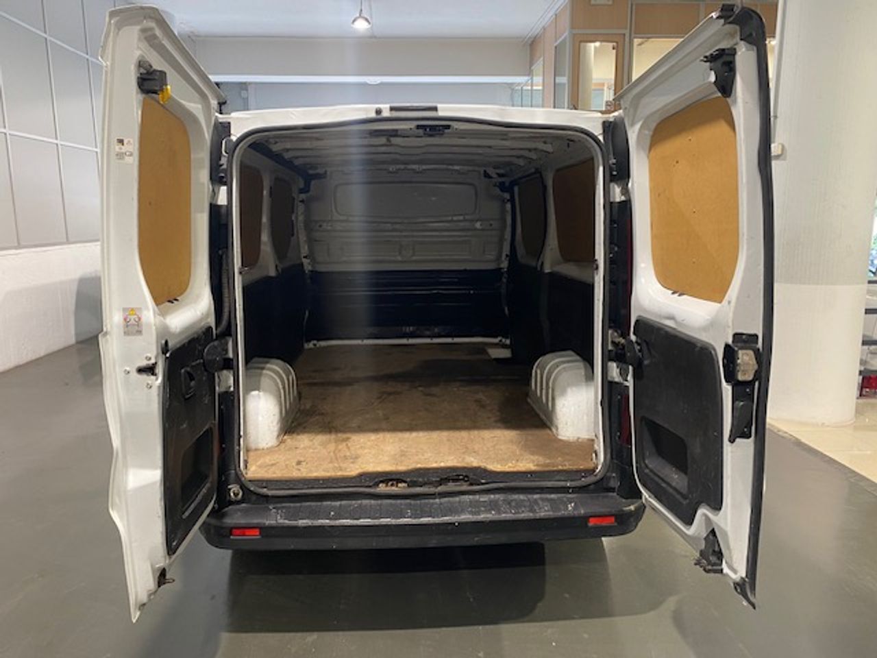 Nissan NV300 Furgón 2.0dCi L2H1 1.2T Comfort 120cv - GARANTIA FÁBRICA 05/2026 - Foto 10