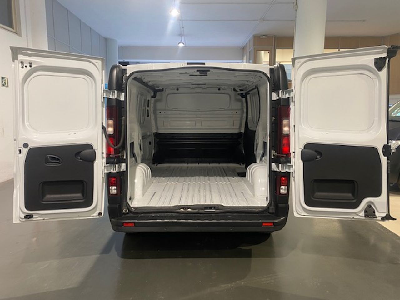 Renault Trafic Furgon L1H1 Blue dCi 130 CV - GARANTIA FÁBRICA 06/2027 - Foto 10