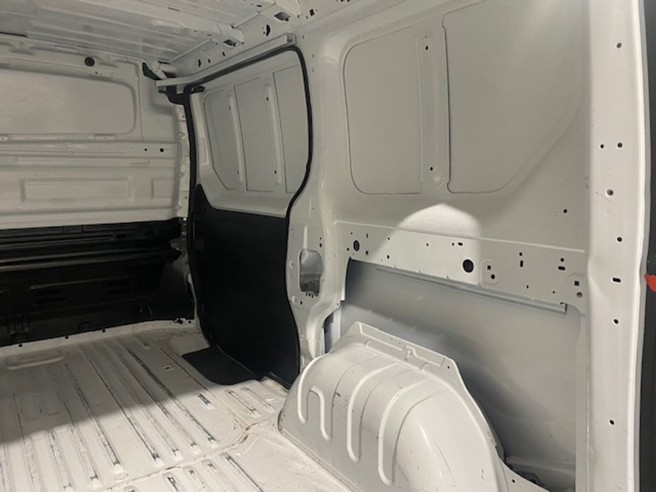 Renault Trafic Furgon L1H1 Blue dCi 130 CV - GARANTIA FÁBRICA 06/2027 - Foto 13