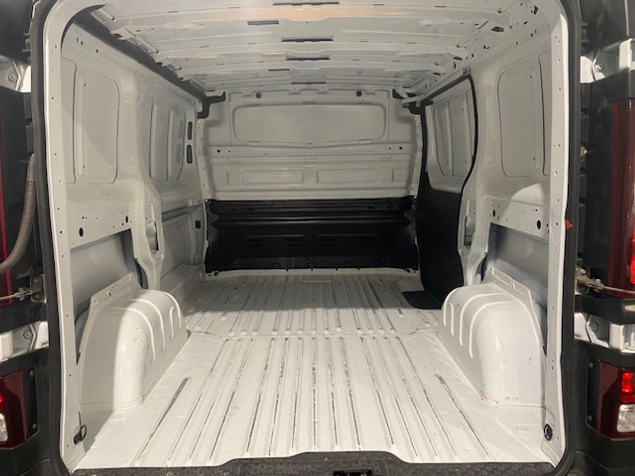 Renault Trafic Furgon L1H1 Blue dCi 130 CV - GARANTIA FÁBRICA 06/2027 - Foto 11