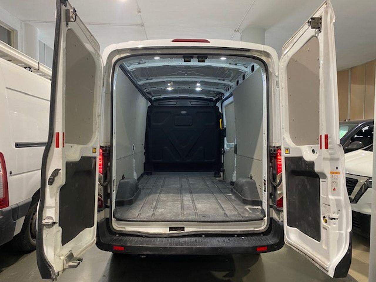 Ford Transit Furgon 2,0 EcoBlue L3H2 Trend 130cv - GARANTIA MECANICA - Foto 9