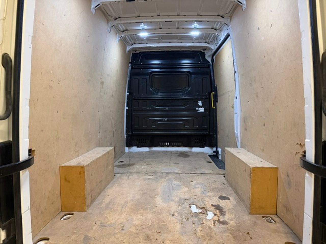 Volkswagen Crafter 35 Furgon BM TA L3H3 2.0TDI 103kW140CV - GARANTIA MECANICA - Foto 11