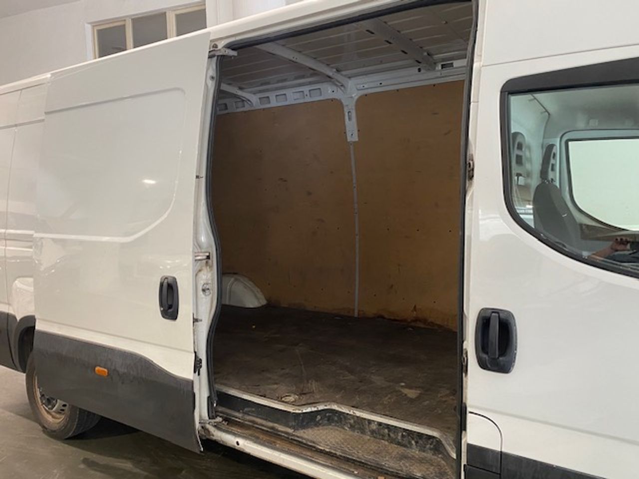 Iveco Daily Furgón 35S16 V 3520 L4H2 16.0 160cv - GARANTIA MECANICA - Foto 11