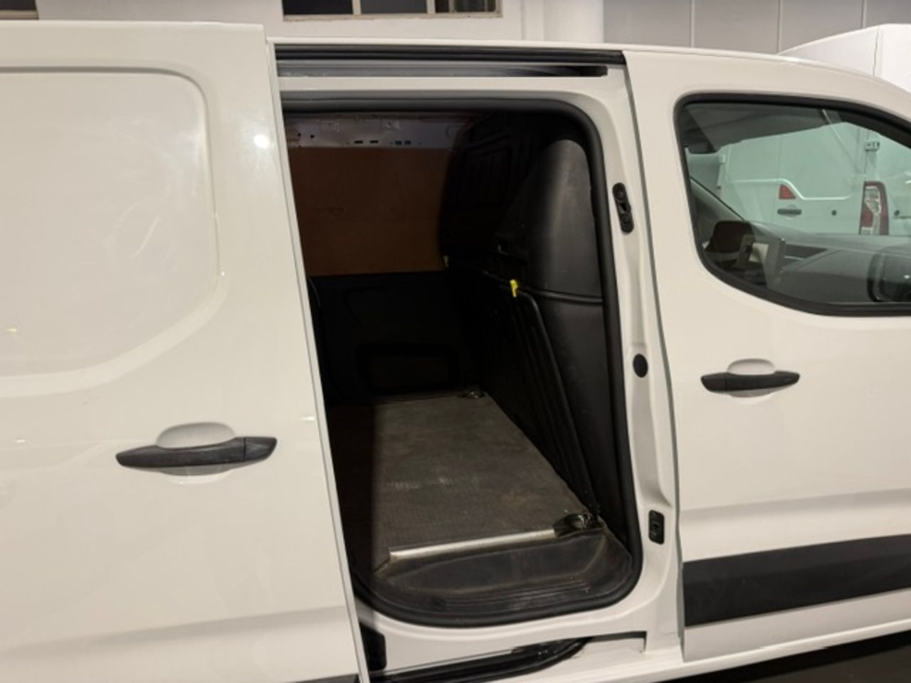 Peugeot Partner Furgón L1 Standard 1000KG BlueHDI 102cv (3 plazas) - GARANTIA MECANICA - Foto 13