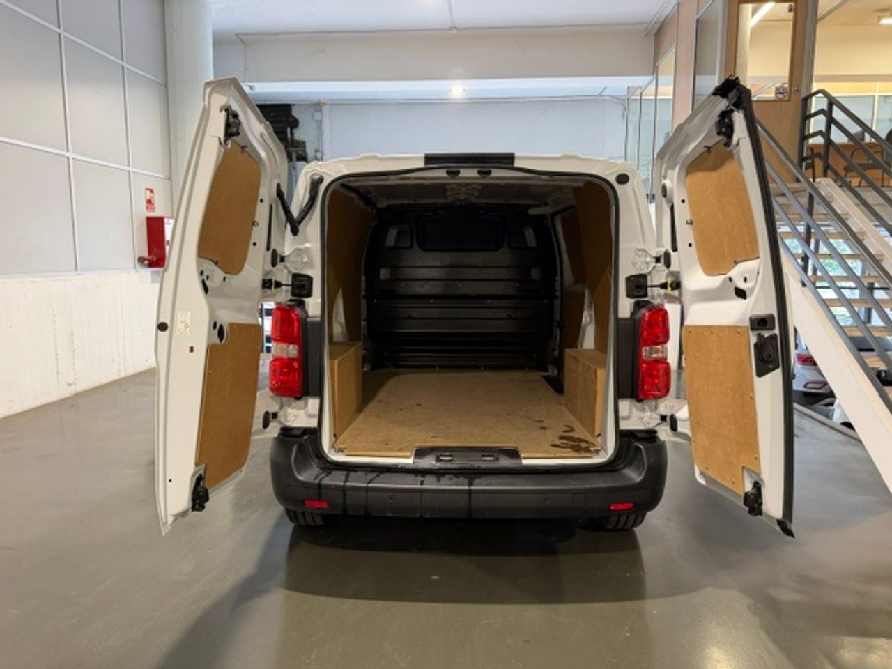 Opel Vivaro Furgón 1.5 BLUEHDI 88KW (120CV) - GARANTIA FÁBRICA 01/2029 - Foto 9