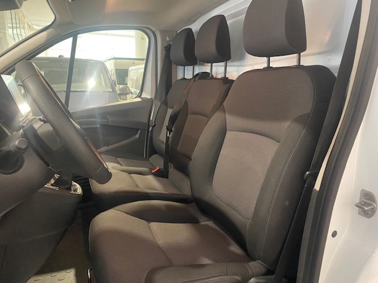 Renault Trafic Furgon L1H1 Blue dCi 130 CV - GARANTIA FÁBRICA 06/2027 - Foto 35