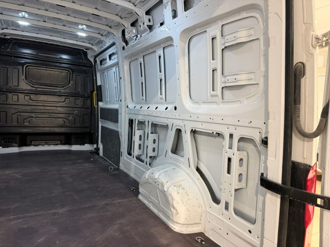 Volkswagen Crafter 35 Furgon BL TA L4H3 2.0TDI 103kW 140CV GARANTIA MECANICA - Foto 13