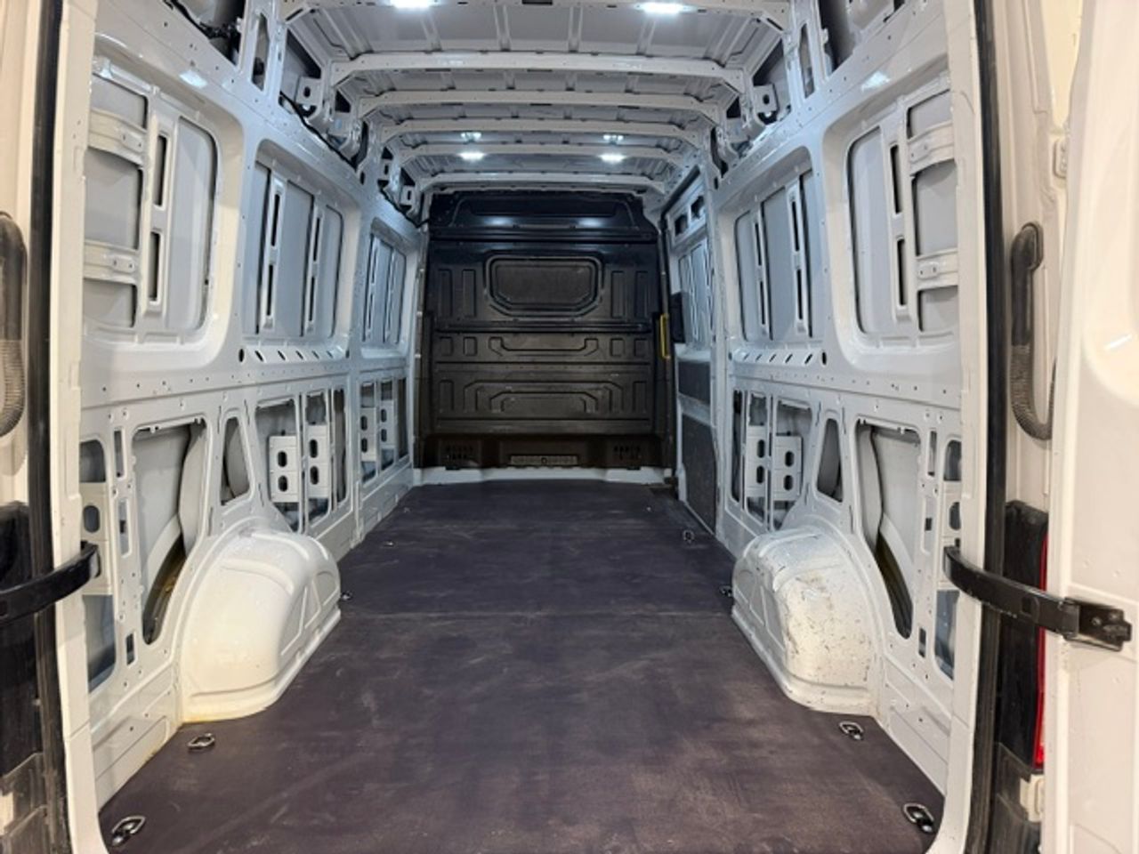 Volkswagen Crafter 35 Furgon BL TA L4H3 2.0TDI 103kW 140CV GARANTIA MECANICA - Foto 11