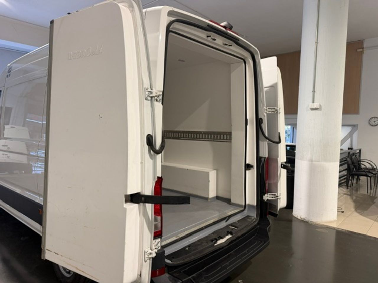 Volkswagen Crafter 35 Furgon BM TA L3H3 2.0TDI 103kW140CV FRIGORIFICO CONGELACION - GARANTIA MECANICA - Foto 11