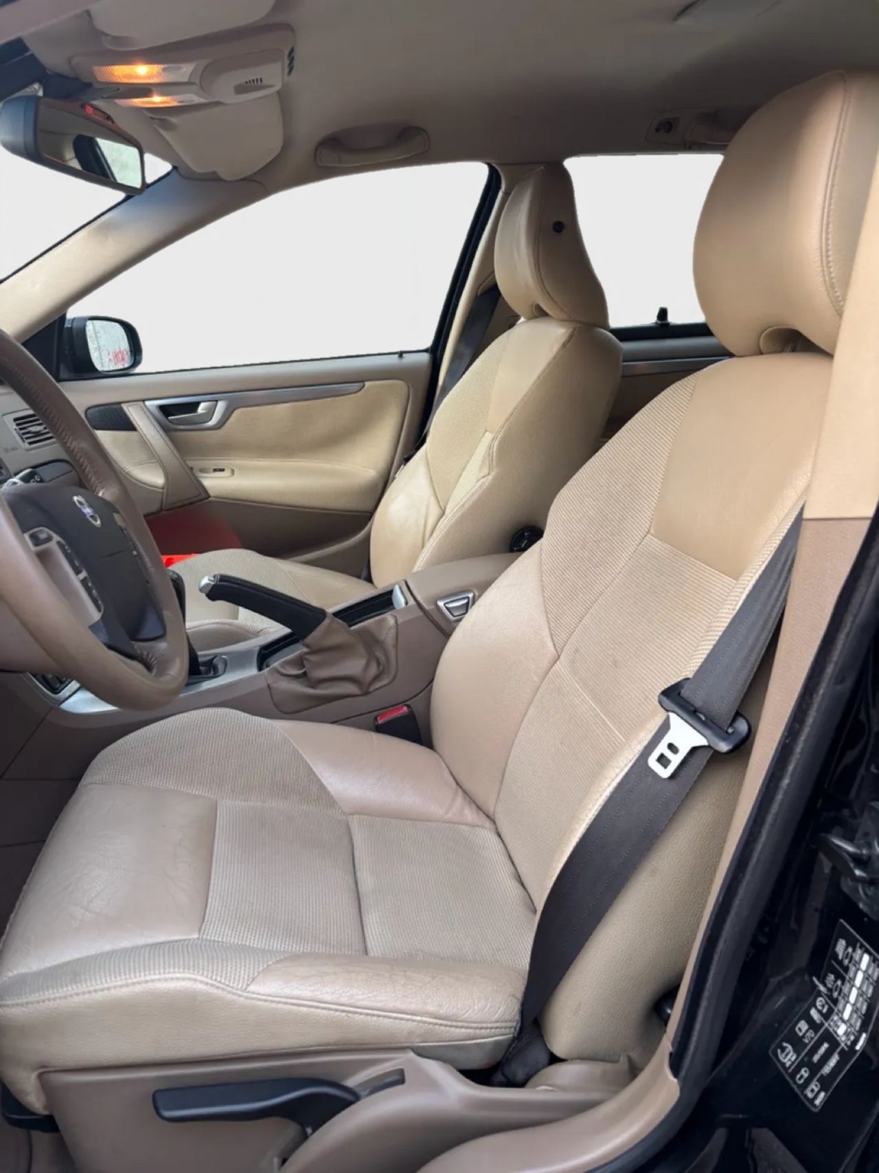 Volvo V70 2.4 D5 Momentum - Foto 9