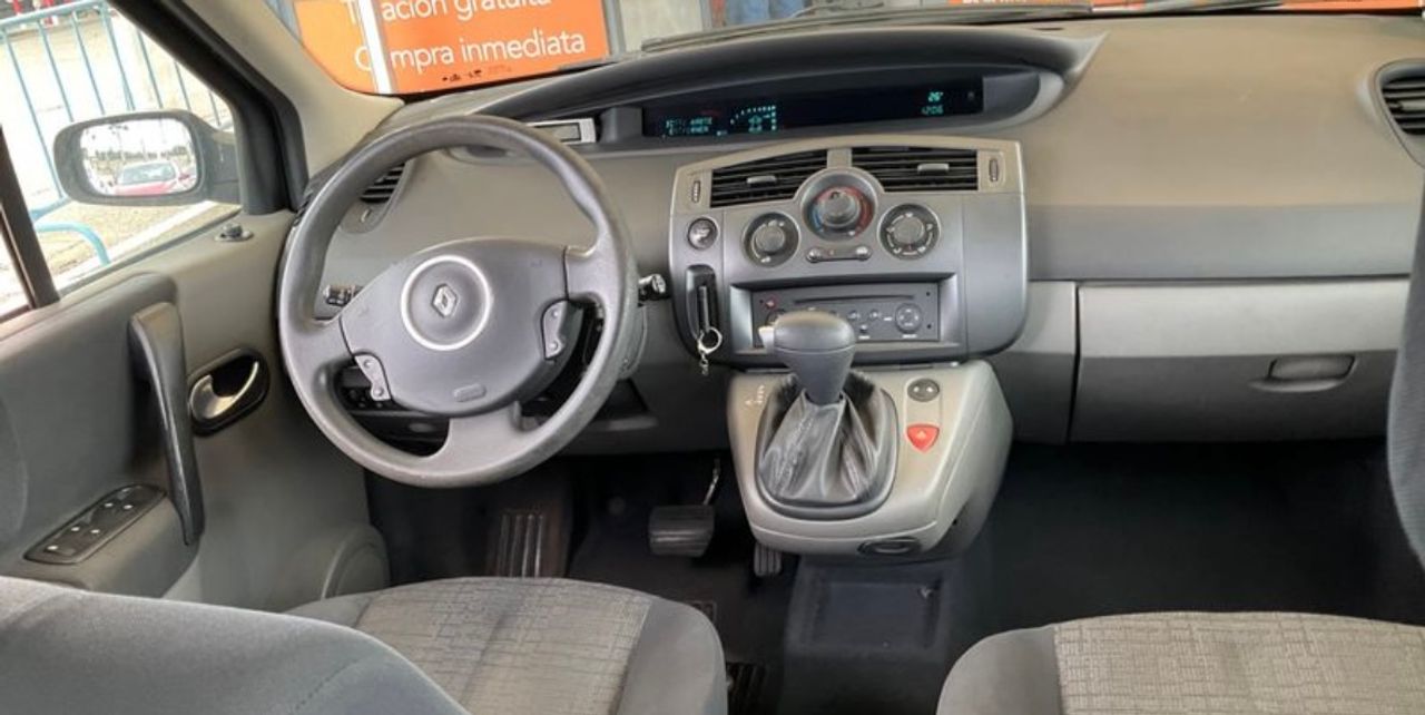 Renault Grand Scénic 1.6i 16v 110cv Confort - Foto 4