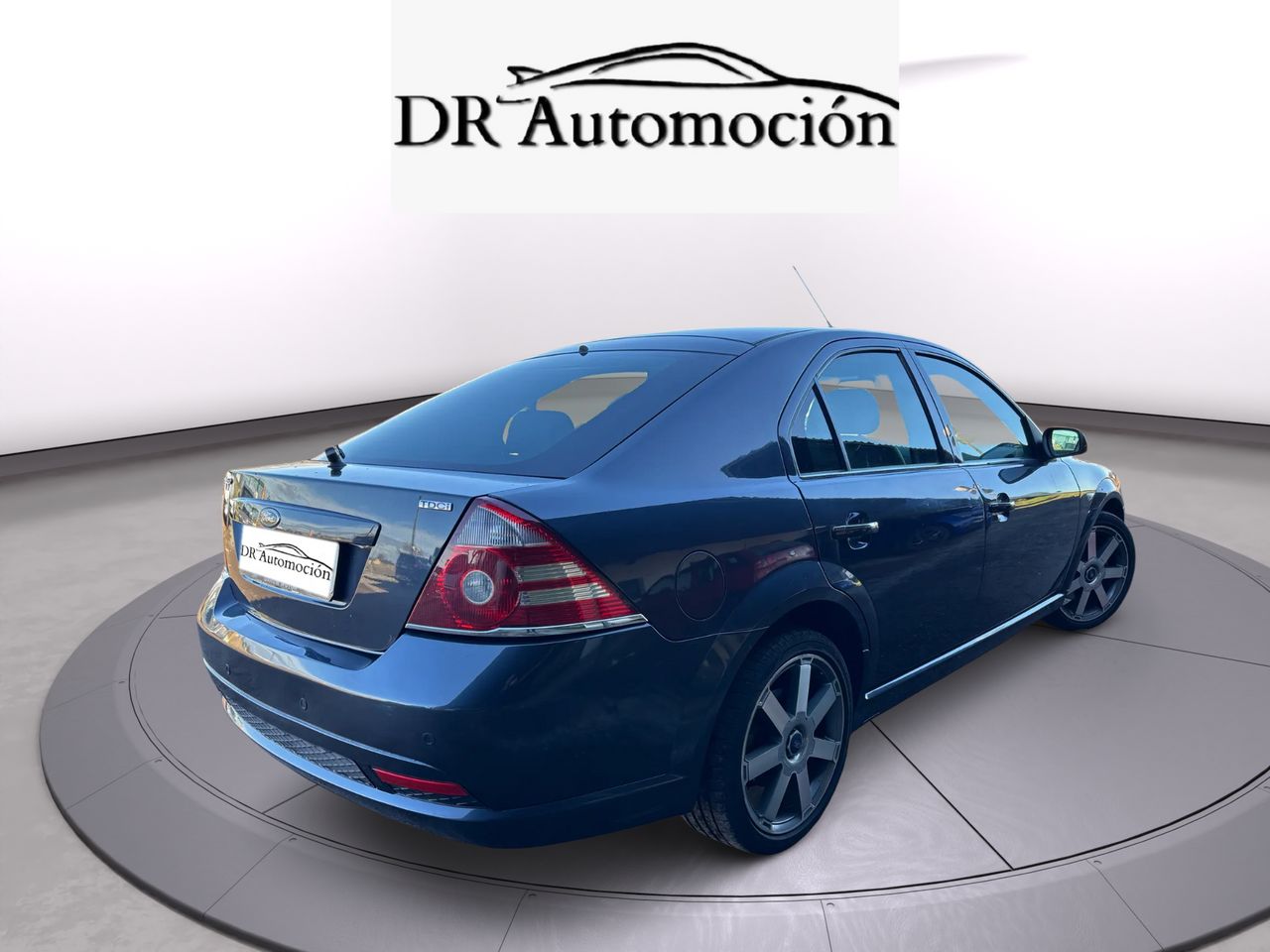 Ford Mondeo 5p Titanium X 2.2 TDCi 155cv 6 vel. - Foto 5