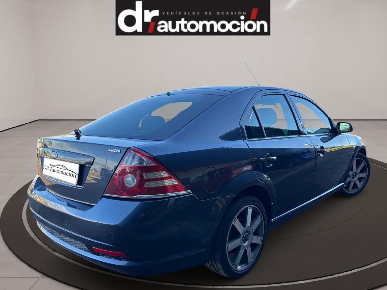 Ford Mondeo 5p Titanium X 2.2 TDCi 155cv 6 vel. - Foto 5