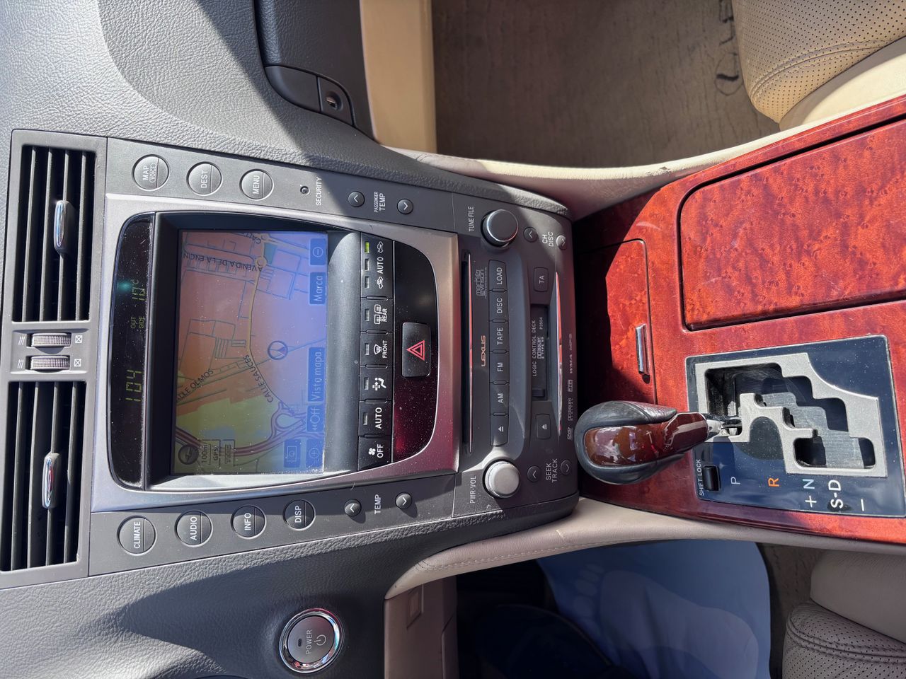 Lexus GS 450h President - Foto 17